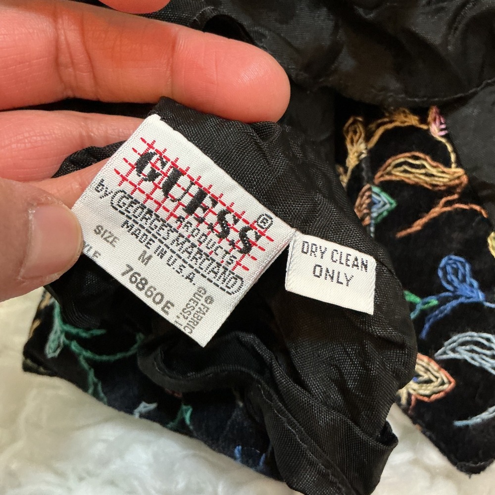 Vintage GUESS by Georges Marciano Embroidered Velvet Vest Made USA Floral Boho M - Picture 8 of 8